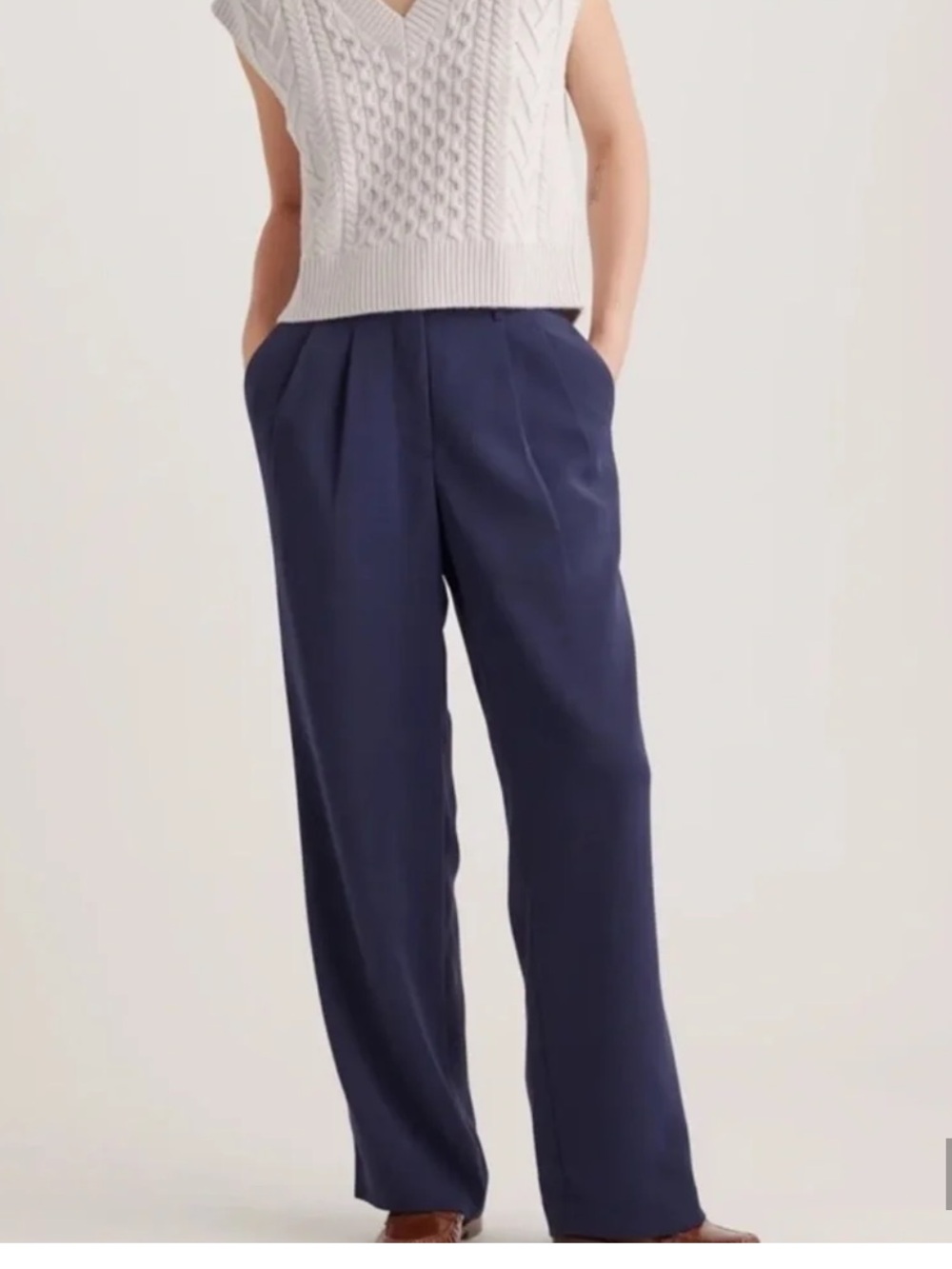 Quince Stretch Crepe Pleated Wide Leg Pants size 10 Navy blue Stretch NEW